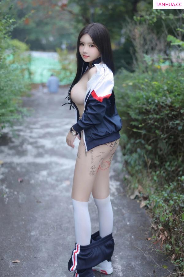   [XiuRen]高清写真图 2024.04.02 No.8335 小薯条nienie 美臀性感第31张图片